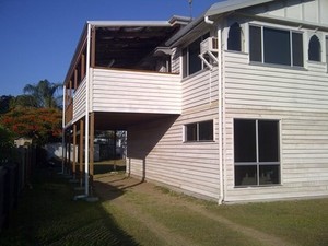 Bizonas Constructions Pic 5 - New deck buildin under conversion to Queenslander