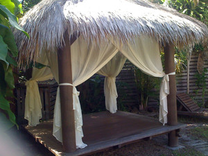 A Thousand & One Nets Pic 3 - Bungalow Box Style Mosquito Net in Natural