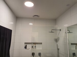 Solar Light Whiz Pic 5 - solar led in a shower room