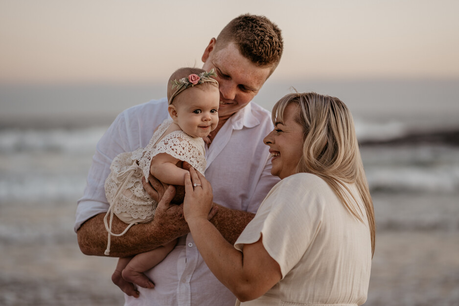 Wild Wattle Photography Pic 1 - McKinley Family Beach Photo Session