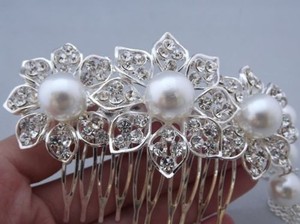 Wedding Day Bliss Pic 3 - Rhinestone Faux Pearl Hair Comb