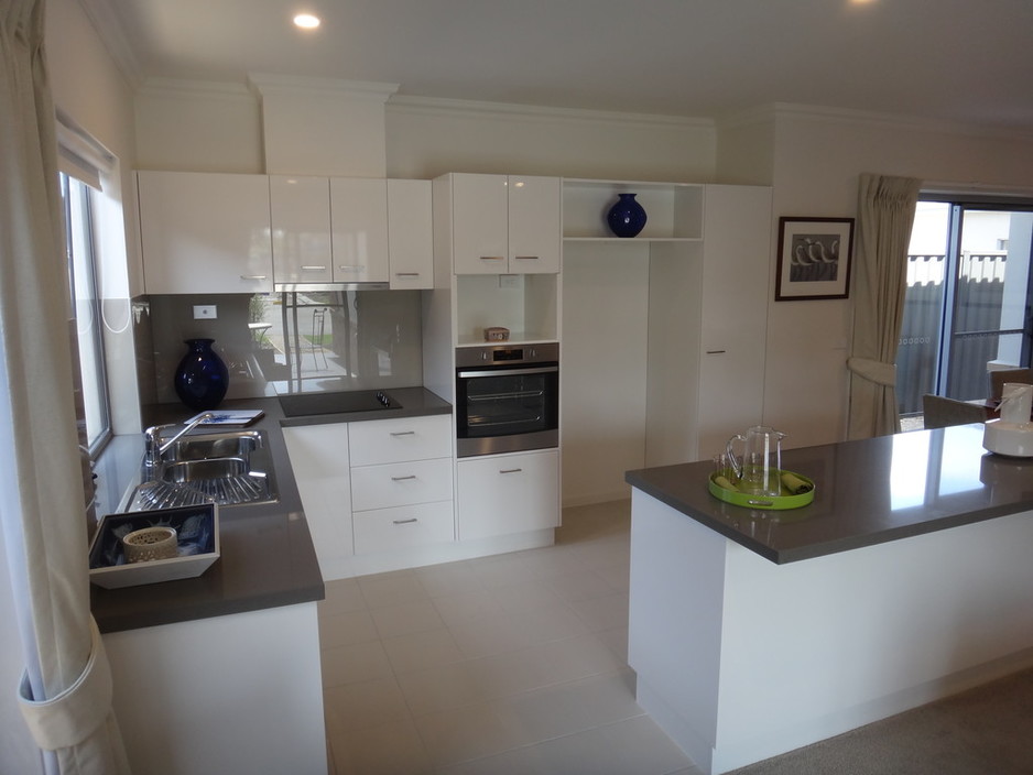 Emerald Custom Joinery Pic 1 - 2PAC Kitchen at Narre Warren