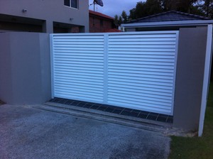 SFG- SYDNEY FENCING & GATES Pic 5 - Double swing horizontal Louver gates