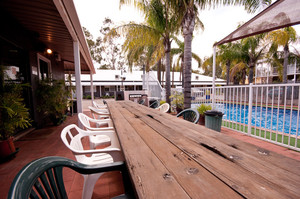 Swagmans Rest Apartments Pic 5 - Barbecues and outdoor eating by the pool