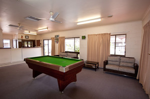 Swagmans Rest Apartments Pic 3 - Have a drink at the bar or try a game of pool