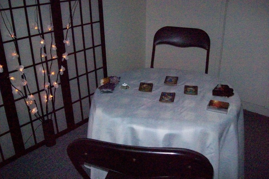 Leanne Murray Pic 1 - Private readings in a safe and comfortable environment