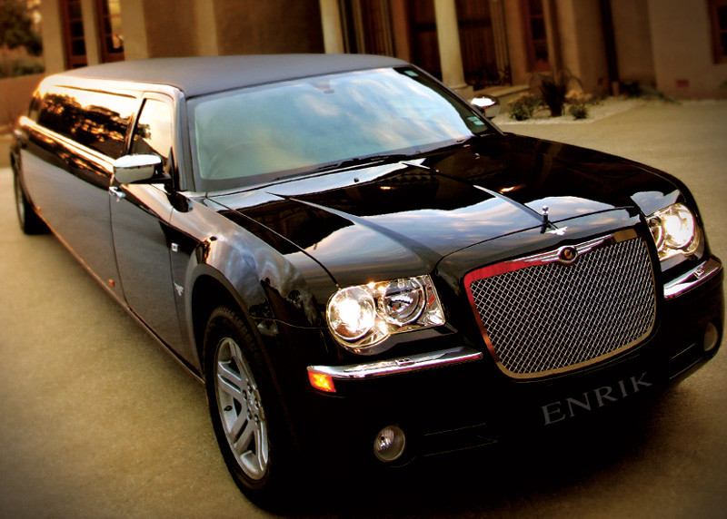 Enrik Limousines Pic 1 - Black Chrysler 300c Limo