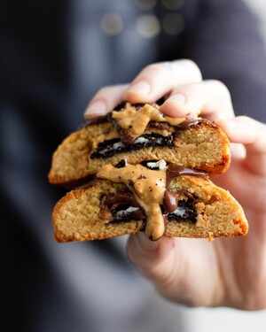 Sable Pic 5 - Hot chocolate and choc chip cookies by Sable