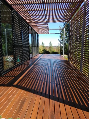 Cassy's Coatings Pic 3 - Painted By Cassys Coatings Exterior Decking Black walls and Mahogany Lattice