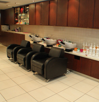 Raw Edge Hair and Beauty Salon Pic 1