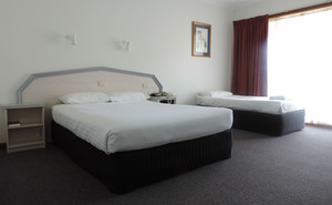 Lakes Resort Mount Gambier Pic 4 - Lakes Resort Mount Gambier Deluxe Room