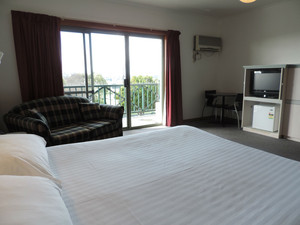 Lakes Resort Mount Gambier Pic 3 - Lakes Resort Mount Gambier Executive Room