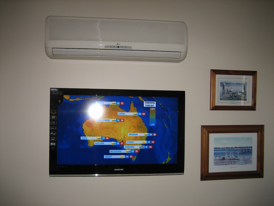 Go Digital TV Pic 1 - Wall Mount TV