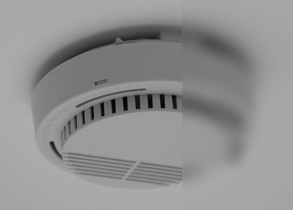 Rednow Pic 1 - Smoke alarm servicing