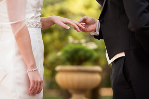 First Kiss Weddings Pic 5