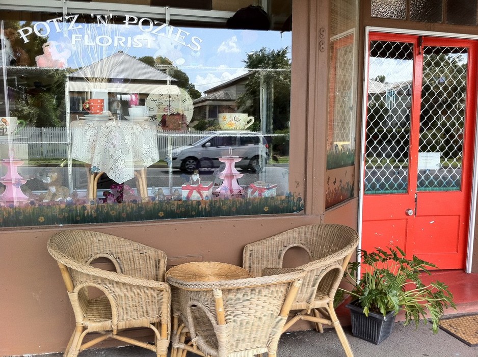 Potz n Pozies Florist & Coffee Chat Pic 1 - Seating outside or inside in comfort