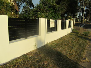 FENCES n GATES Pic 4 - Aluminium slatted fencing