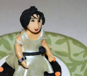 Chocos Cakes Pic 4 - A handsculpted girl in her birthday dress