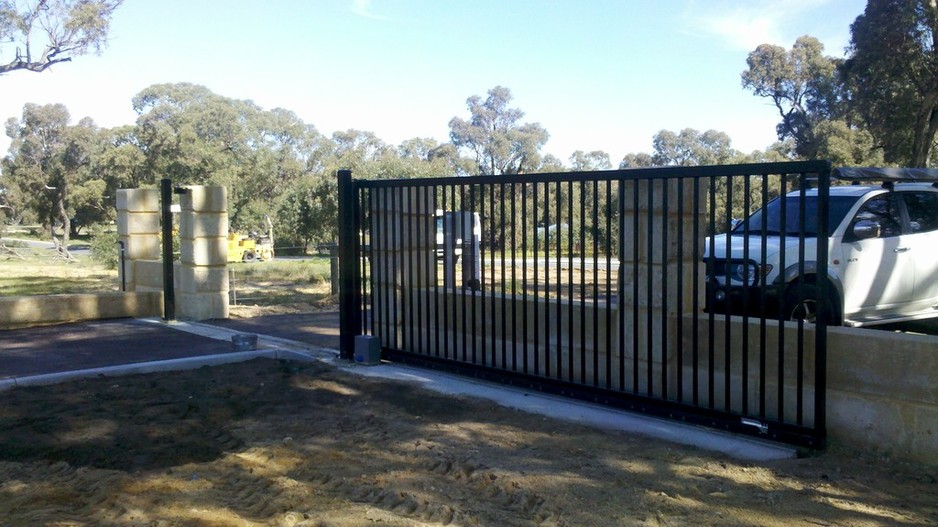 Custom Gate Solutions and Repairs Pic 1