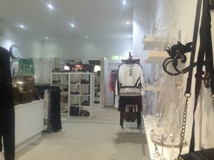 Le Deux Pic 2 - Boutique Interior