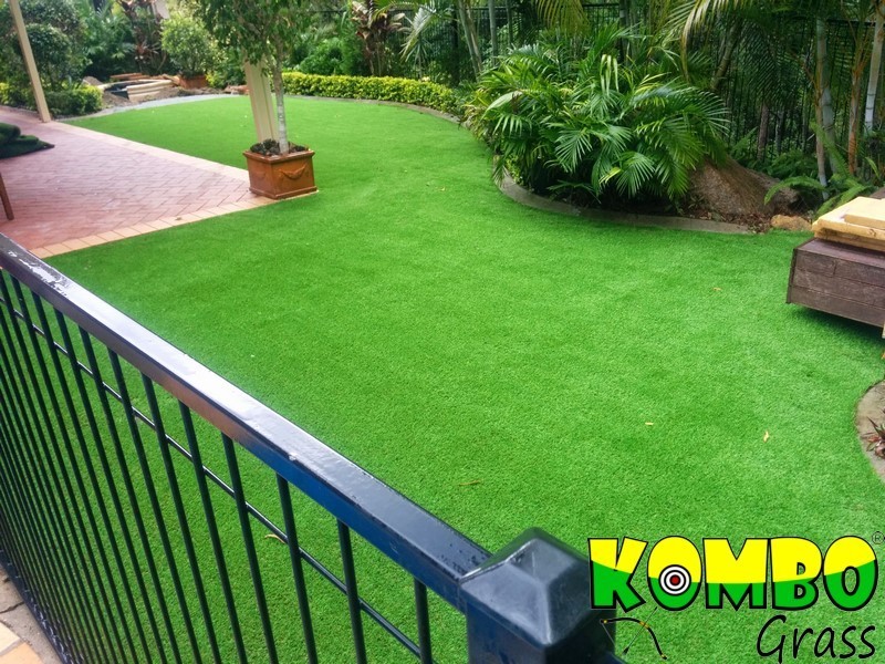 Kombo Artificial Grass Pic 1