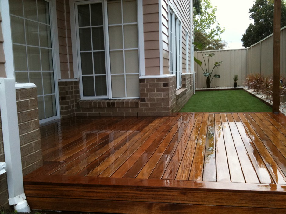 Plesa Decking & Landscaping Pic 1