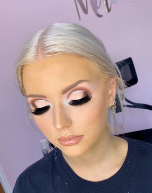 Makeup & Lashes By Jess Pic 5