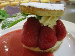 Le Bistro Jardin Pic 2 - Strawberries Romanoff