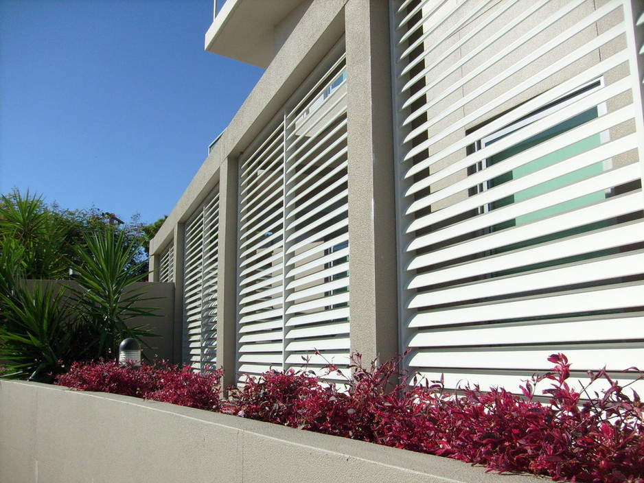 Roma Glass & Aluminium Pic 1 - Air Screen