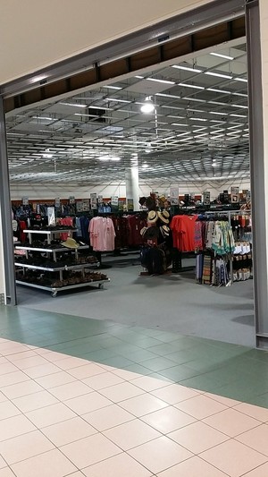 Rivers Clearance Store Pic 3 - new entrance