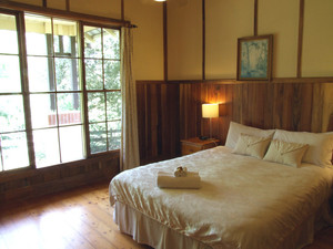 Burrum River Retreat Pic 3 - A comfy King sized bed Burrum River Retreat Apollo Bay holiday house accommodation