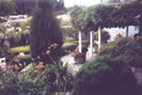 Braemere House Pic 1 - Braemere House summer courtyard