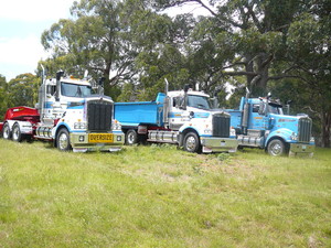 Groves Earthmoving Pic 2 - Road Transport