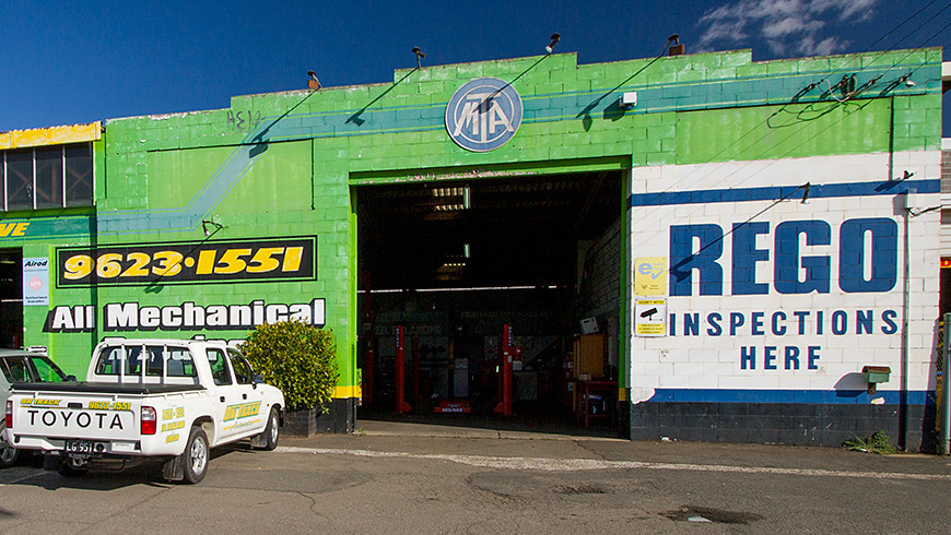 On Track Automotive Pic 2 - Look for the green building along the Great Western Highway in St Marys