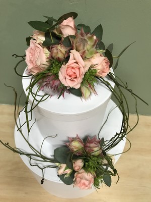 Little Magnolia Florist Pic 5 - Cake flowers