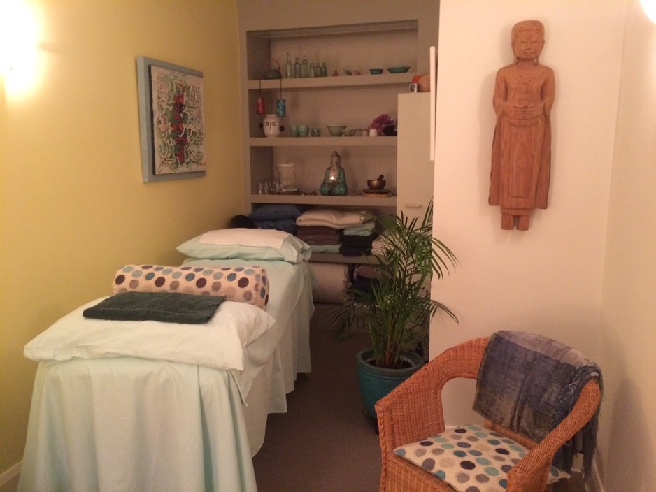 Leigh White Holistic Coach Pic 1 - Your sessions can be Coaching seated or a Reiki table session Discuss with Leigh