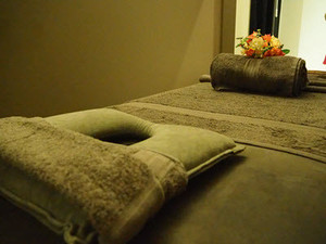 Crows Nest Velvet Relax Massage Pic 5