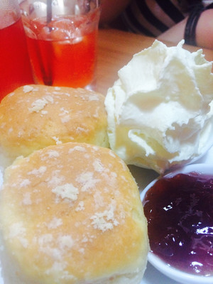 Shingle Inn Pic 2 - Scones with jam cream