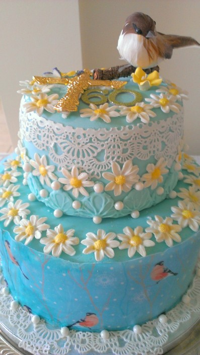 Pamela's Cakes Maitland Pic 1 - A delicate cake made with sugar lace and daisies and a cute bird to top it off