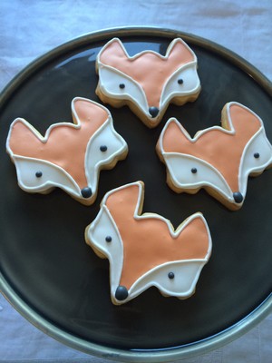 i heart cakes by casey Pic 3 - FOX decorated sugar cookies