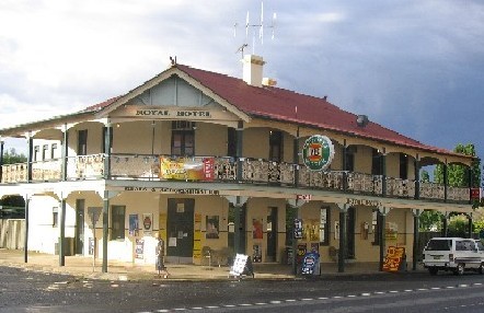 Royal Hotel Mandurama Pic 1