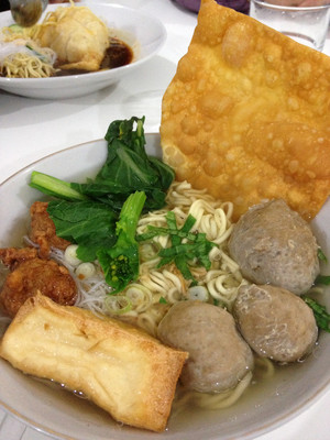 Famili Ria Indonesian Restaurant Pic 4 - Bakso campur Meatballs and noodles