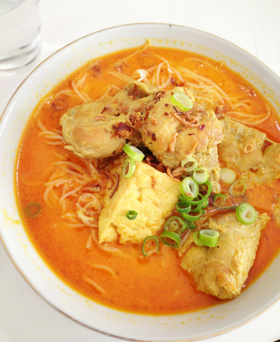 Famili Ria Indonesian Restaurant Pic 1 - Kare ayam bihun chiken curry noodle