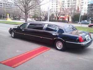 Rayvon Limousines Pic 2 - 7 Passenger Lincoln Limousine