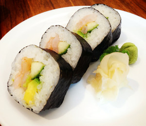 Shyun Pic 5 - Prawn cucumber avocado sushi