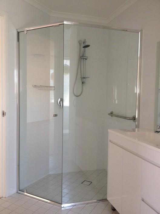 O'Gradey Glass Pic 1 - SemiFrameless Shower Screen Polish Silver frame Clear toughened safety glass