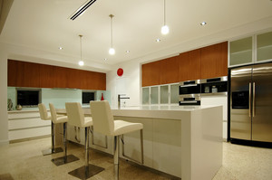 Allcraft Cabinets Pic 3 - Hillarys Kitchen Ceaser Stone tops gloss doors