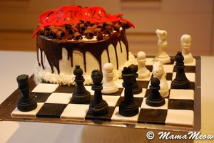 Anggun Cakes Pic 5 - Birthday Cake Chess Set