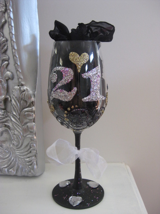 Prinses Personalised glassware Pic 1 - Example of a 21st Birthday Fishbowl Glass Highly decorative makes a huge sparkly impact in proper lighting