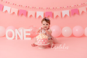 Lovetales Photography Pic 2 - Sunbury Cake Smash Photography